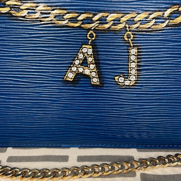 Louis Vuitton Blue Epi Leather bag with insert and crossbody chain hand painted - Picture 3 of 11